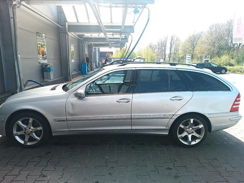 Gebraucht Mercedes C320 224 PS (164 kW) 2005 Silber Kombi