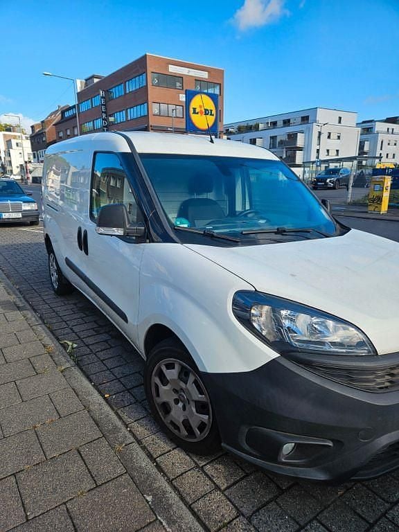 Weiß Gebraucht 2021 Fiat Doblò Van / Kleinbus | 10.300 € (Superpreis) - Bild 1/4