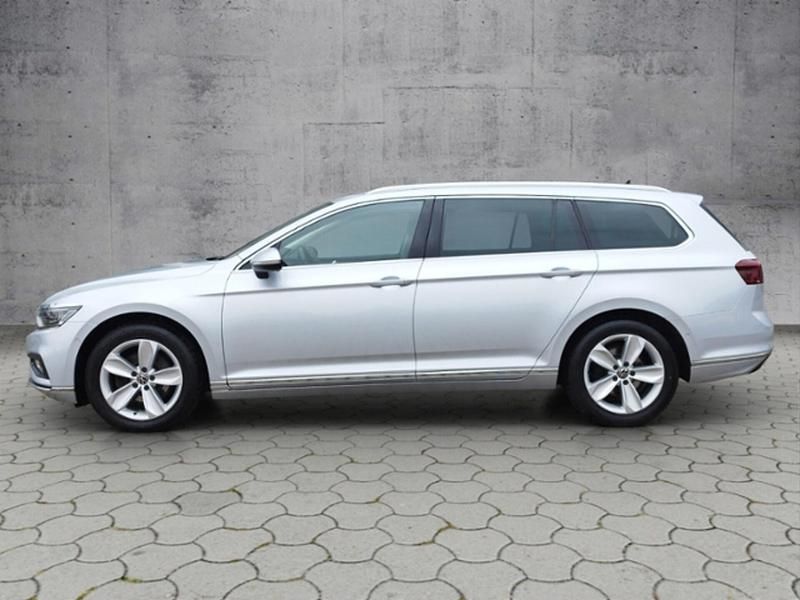 Gebraucht VW Passat Elegance 200 PS (147 kW) 2022 Scale silver metallic Kombi