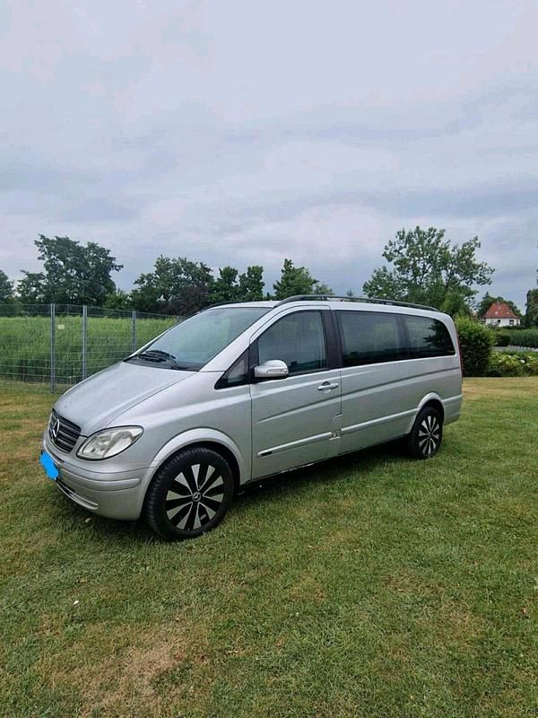 Silber Gebraucht 2004 Mercedes Viano Van / Kleinbus | 4.250 € (Superpreis) - Bild 1/4