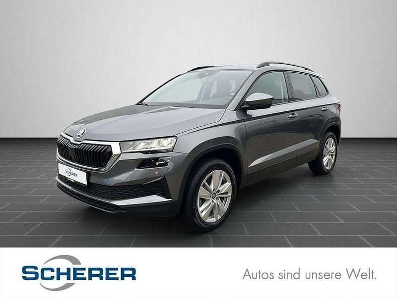 Graphitegrau metallic (metallic) Gebraucht 2025 Skoda Karoq Selection SUV | 31.550 € (Superpreis) - Bild 1/4