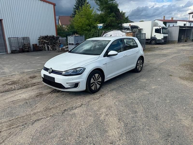 Gebraucht VW e-Golf 100 kW (136 PS) 2020 Weiß Kleinwagen