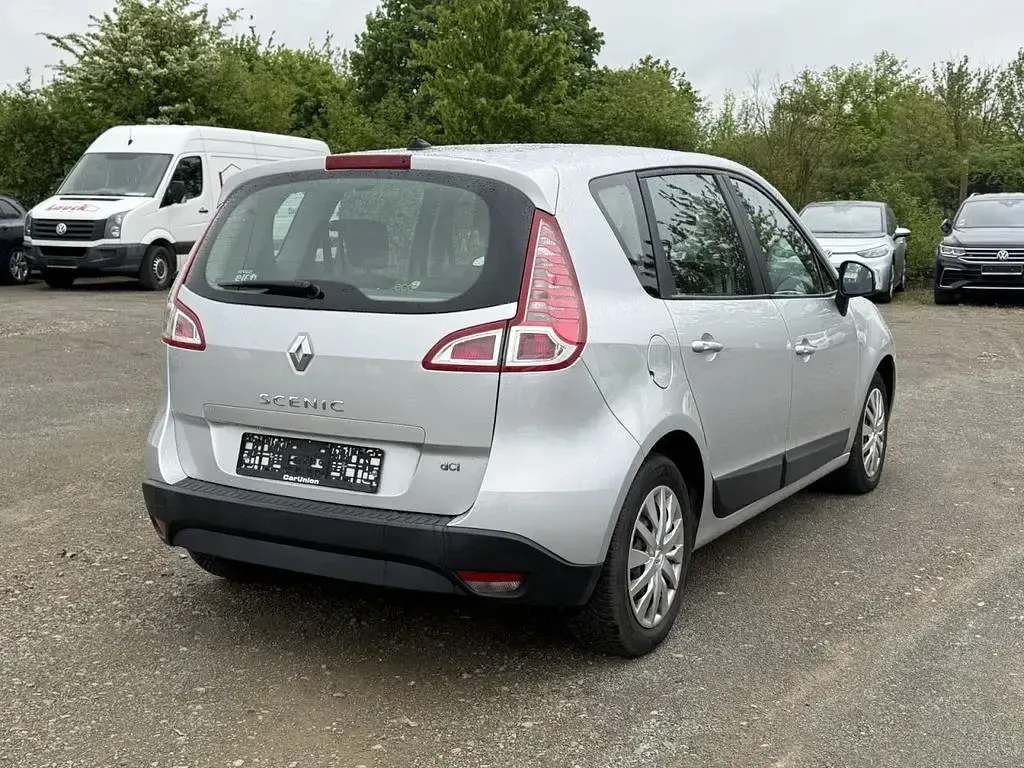 Gebraucht Renault Scénic Expression 106 PS (77 kW) 2010 Silber Van / Kleinbus