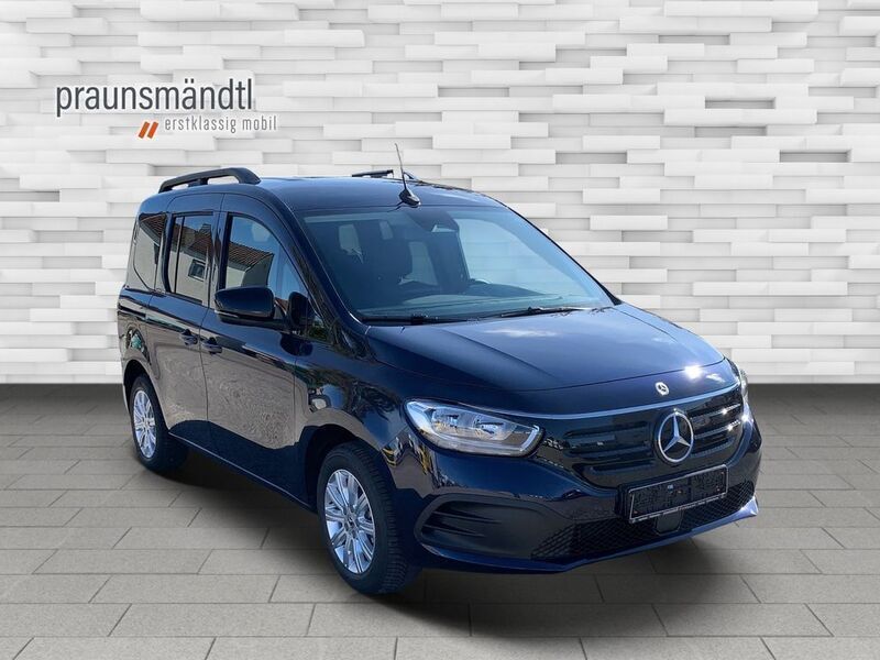 Gebraucht Mercedes EQT200 89 kW (122 PS) 2024 Cavansitblau Van / Kleinbus