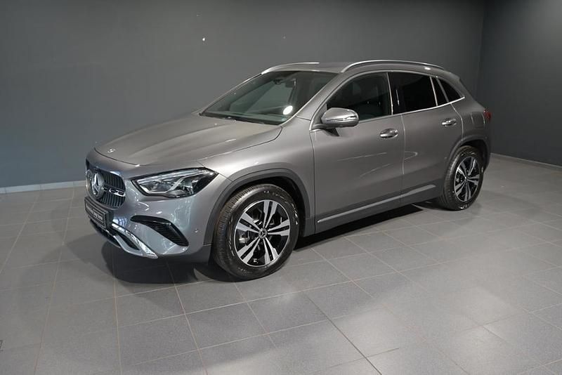 Grau Gebraucht 2025 Mercedes GLA180 SUV | 35.790 € (Superpreis) - Bild 1/3
