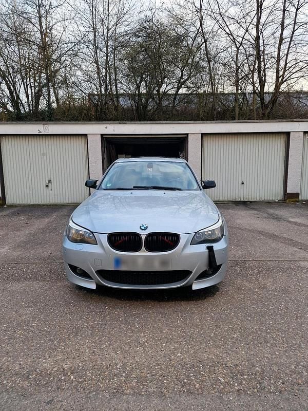 Gebraucht BMW 523 150 PS (110 kW) 2005 Silber Limousine