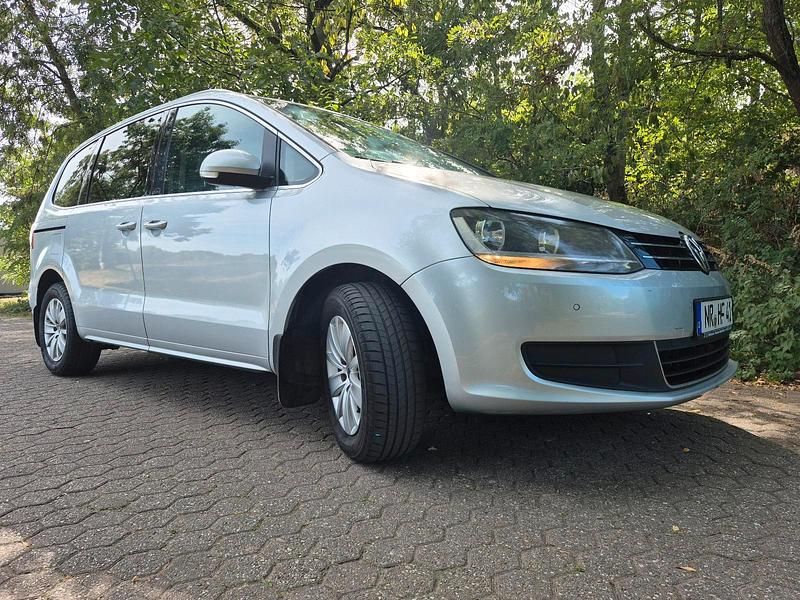 Silber Gebraucht 2011 VW Sharan Van / Kleinbus | 9.400 € (Guter Preis) - Bild 1/4