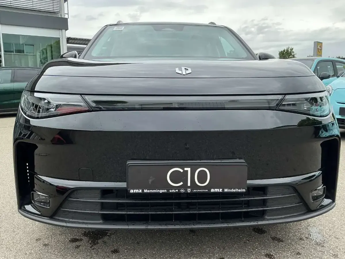 Neu Leapmotor C10 160 kW (218 PS) 2026 Metallic black SUV