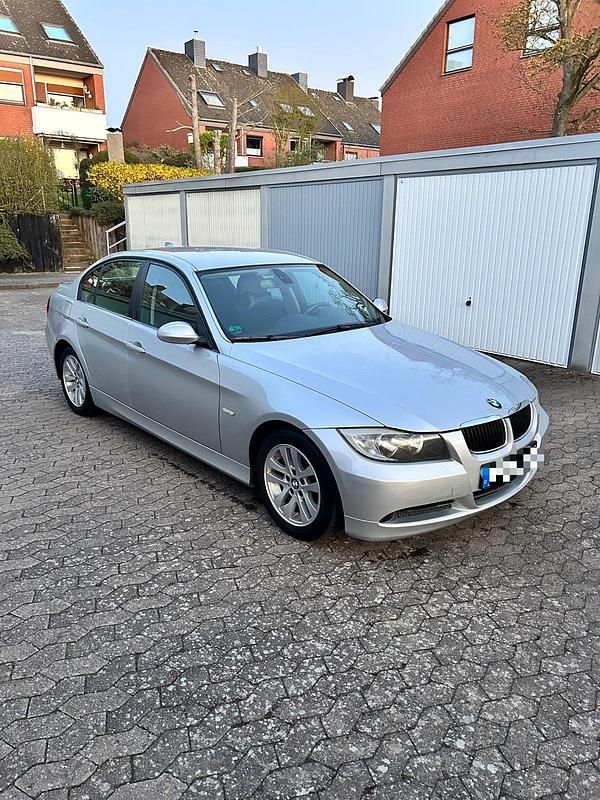Gebraucht BMW 320 170 PS (125 kW) 2007 Silber Limousine