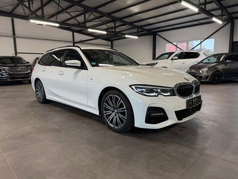 Weiß Gebraucht 2020 BMW 330 M Sport Limousine | 25.650 € (Superpreis) - Bild 1/4