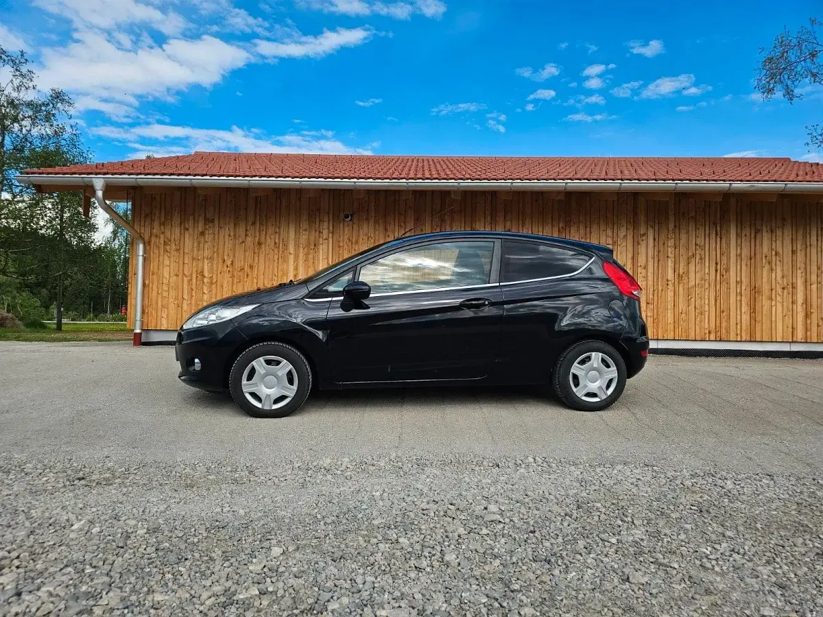 Używany Ford Fiesta Titanium 97 KM (71 kW) 2009 Czarny Sedan/Limuzyna