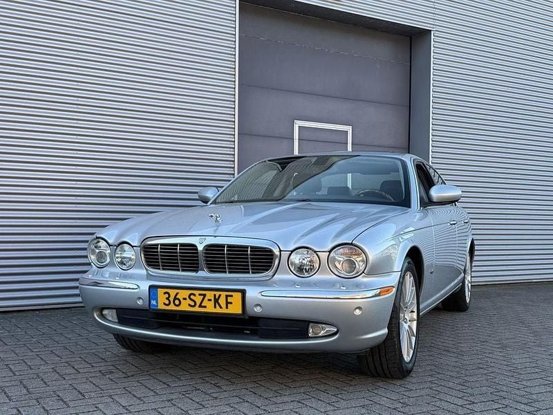 Second-hand Jaguar XJ 238 CP (175 kW) 2006 Argintiu Berlinǎ