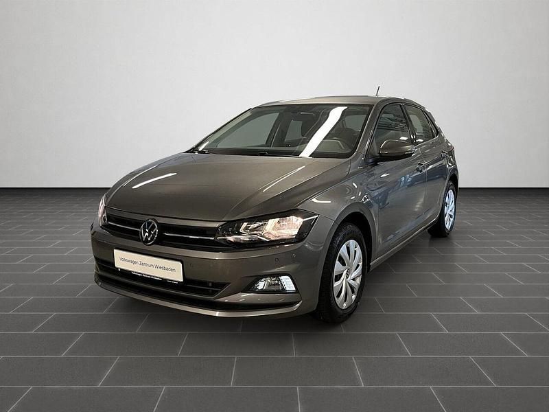 Limestone grey metallic (metallic) Gebraucht 2021 VW Polo Comfortline Limousine | 15.900 € (Guter Preis) - Bild 1/4