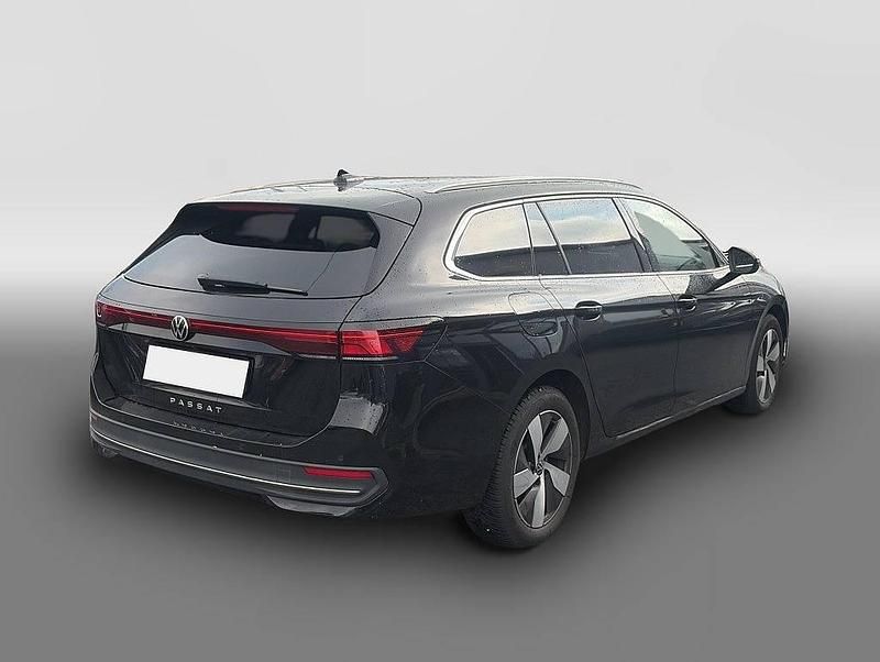 Usata VW Passat 150 CV (110 kW) 2025 Nero Station wagon