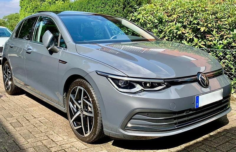 Grau Gebraucht 2020 VW Golf VII Style Limousine | 19.800 € (Fairer Preis) - Bild 1/4