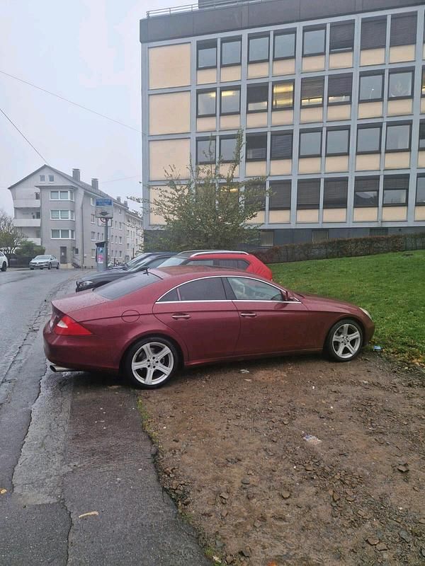 Rot Gebraucht 2004 Mercedes CLS350 Coupé | 5.000 € (Etwas zu teuer) - Bild 1/4