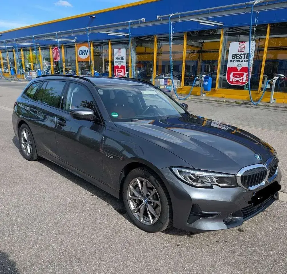Gebraucht BMW 330e Sport Line 292 PS (214 kW) 2022 Grau Kombi