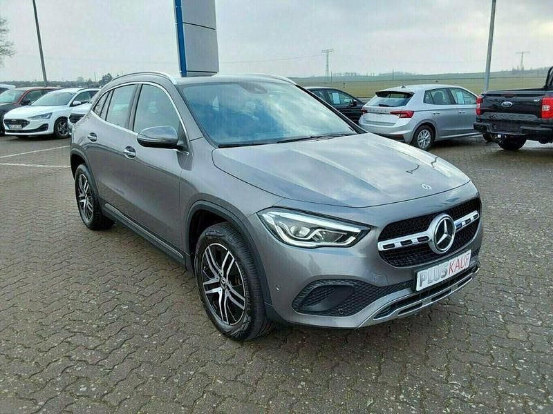 Gebraucht Mercedes GLA200 Progressive 163 PS (119 kW) 2022 Mountaingrau (metallic) SUV