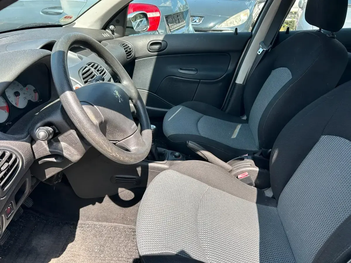 Gebraucht Peugeot 206 Tendance 109 PS (80 kW) 2005 Grau Kleinwagen