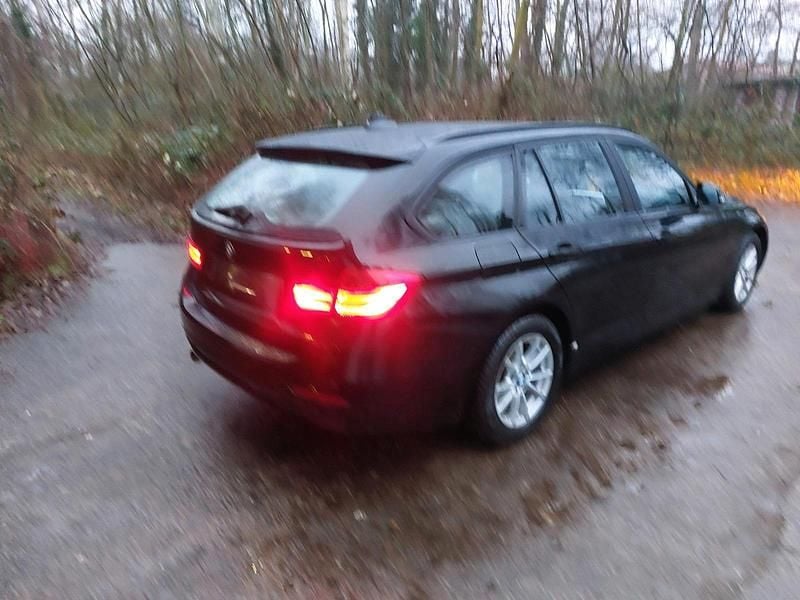 Gebraucht BMW 316 115 PS (84 kW) 2013 Schwarz Kombi
