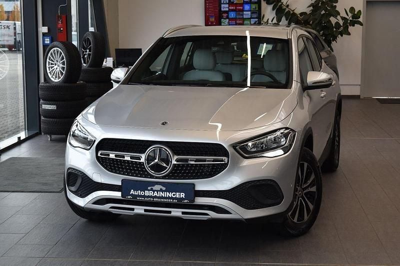 Schwarz Gebraucht 2022 Mercedes GLA200 Style SUV | 33.800 € (Superpreis) - Bild 1/4
