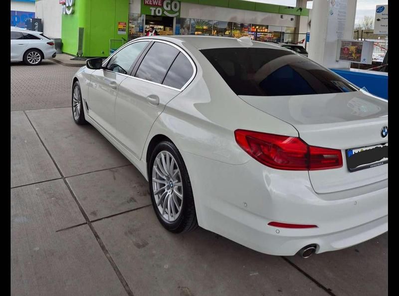 Second-hand BMW 520 Luxury Line 184 CP (135 kW) 2018 Alb Berlinǎ