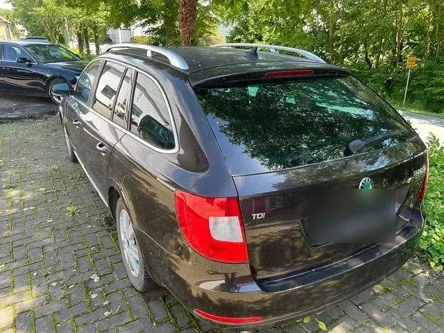 Gebraucht Skoda Superb 140 PS (102 kW) 2012 Kombi