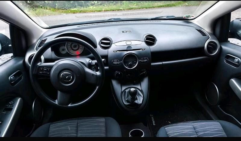 Gebraucht Mazda 2 90 PS (66 kW) 2008 Violet Kleinwagen