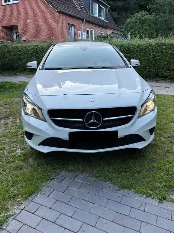 Gebraucht Mercedes CLA180 122 PS (89 kW) 2015 Weiß Coupé