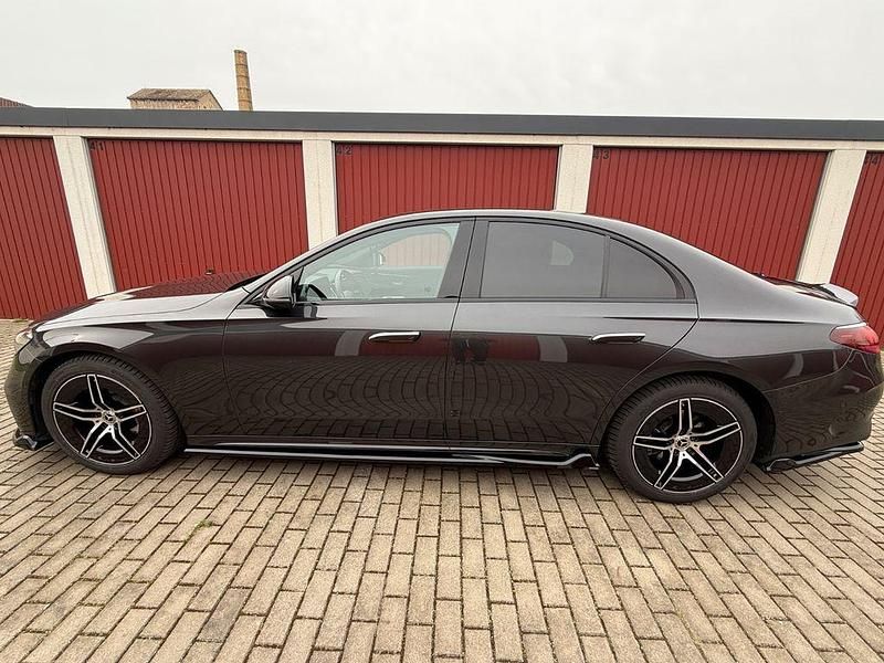 Gebraucht Mercedes E200 204 PS (150 kW) 2023 Schwarz Limousine
