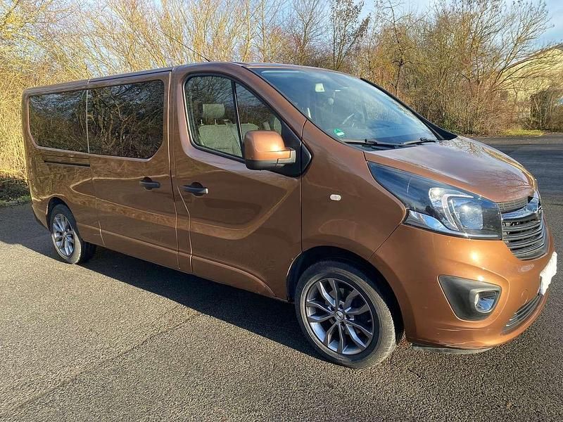 Gebraucht Opel Vivaro Cosmo 145 PS (106 kW) 2017 Braun Van / Kleinbus