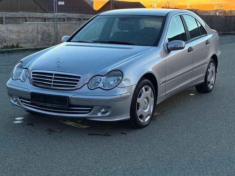 Silber Gebraucht 2005 Mercedes C180 Limousine | 3.999 € (Fairer Preis) - Bild 1/4