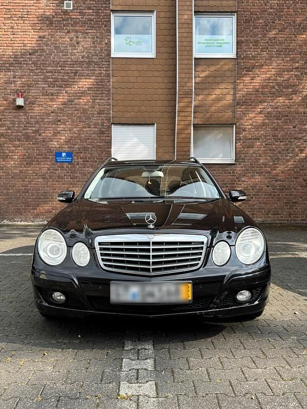 Schwarz Gebraucht 2008 Mercedes E220 Kombi | 3.200 € (Guter Preis) - Bild 1/4