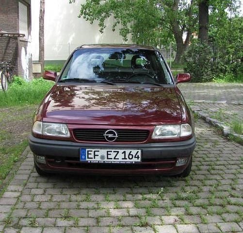 Gebraucht Opel Astra 102 PS (75 kW) 1996 Rot Kleinwagen