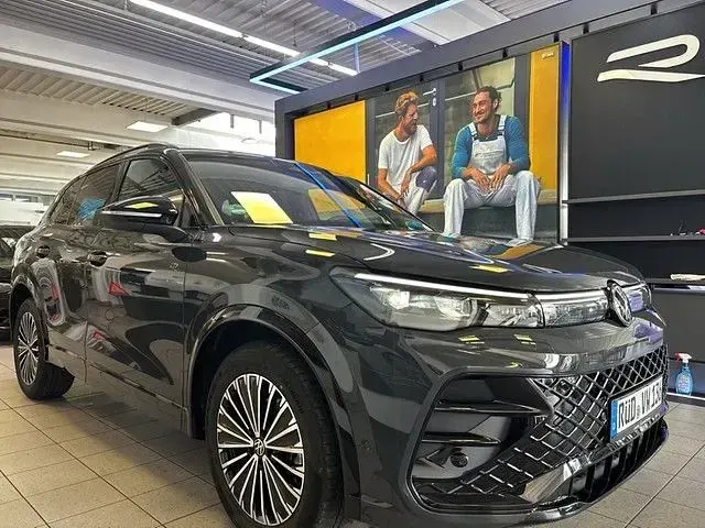 Gebraucht VW Tiguan R-line 150 PS (110 kW) 2025 Grau SUV