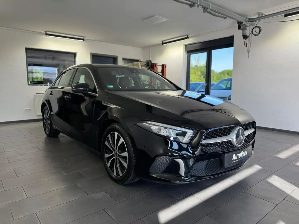 Gebraucht Mercedes A180 Progressive 116 PS (85 kW) 2023 Nachtschwarz  unilack Kleinwagen