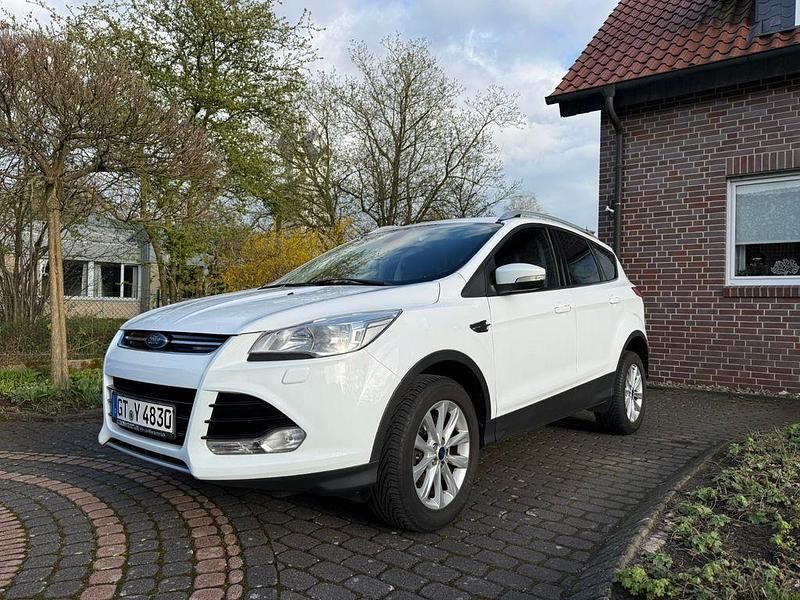 Gebraucht Ford Kuga Titanium 150 PS (110 kW) 2015 Weiß SUV