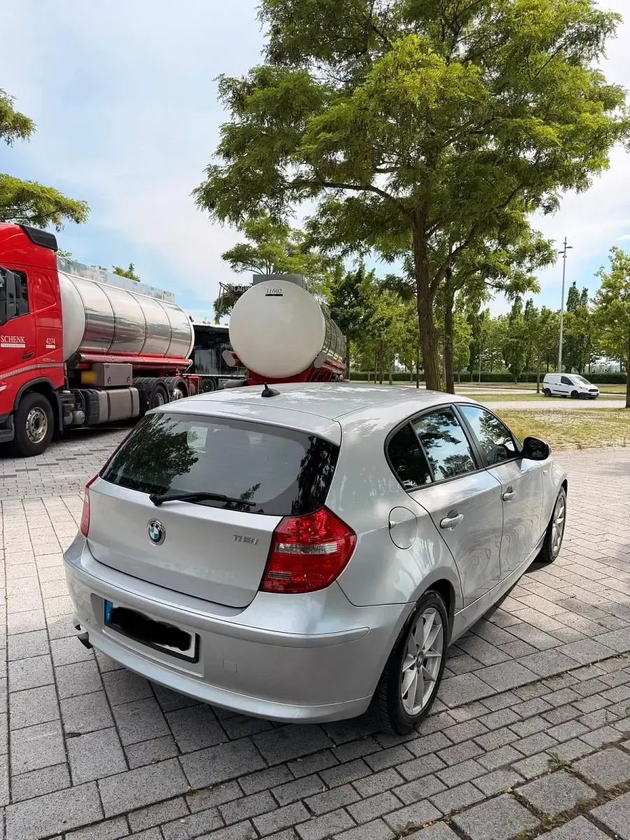 Gebraucht BMW 118 143 PS (105 kW) 2011 Grau Kleinwagen