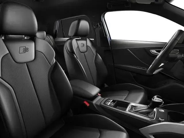 Gebraucht Audi Q2 S-Line 150 PS (110 kW) 2025 Navarrablau metallic SUV