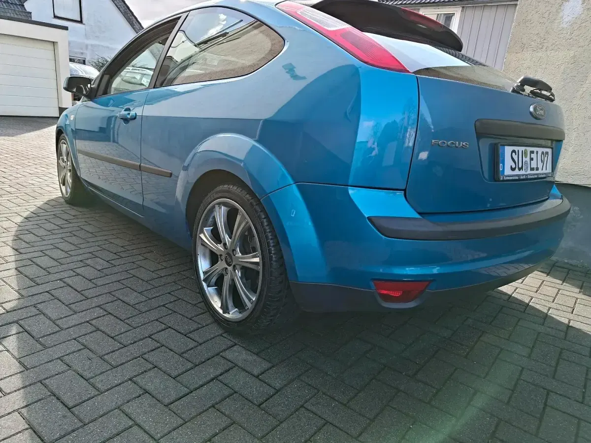Second-hand Ford Focus 145 CP (106 kW) 2006 Albastru Hatchback