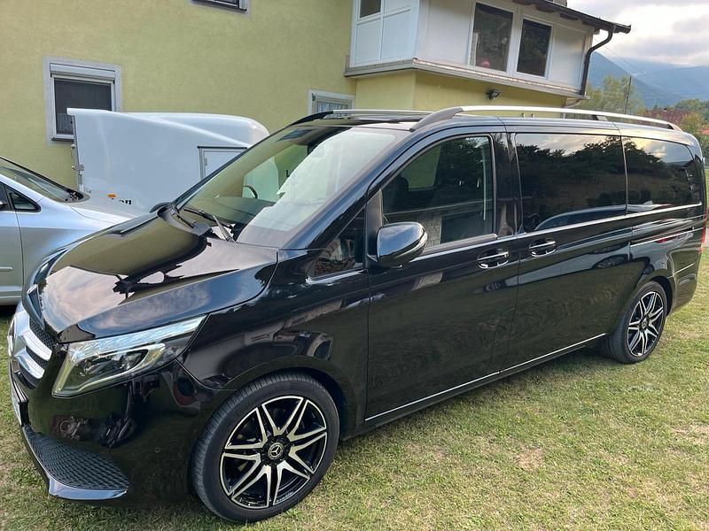 Schwarz Gebraucht 2022 Mercedes V220 Edition Van / Kleinbus | 42.999 € (Fairer Preis) - Bild 1/4