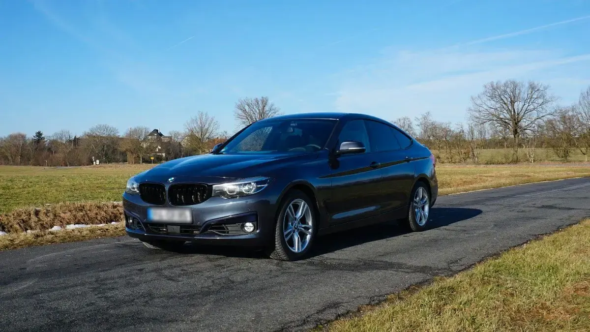 Gebraucht BMW 330 258 PS (189 kW) 2017 Grau Limousine