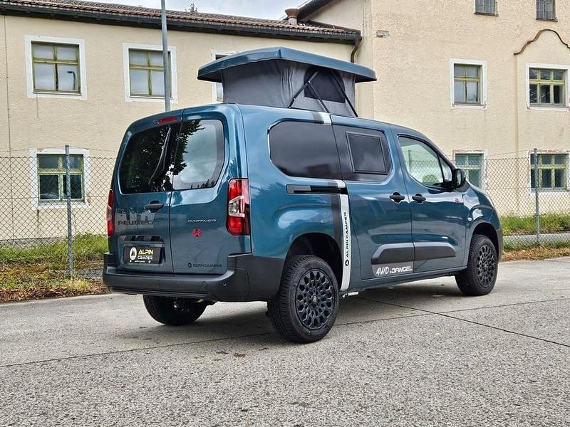 Neu Peugeot Partner 131 PS (96 kW) 2025 Grün Van / Kleinbus