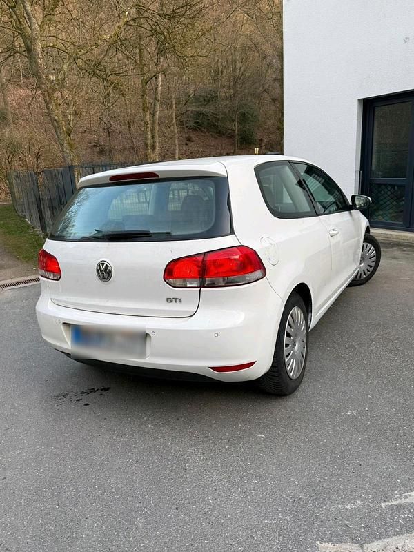 Gebraucht VW Golf VI 105 PS (77 kW) 2009 Weiß Kleinwagen