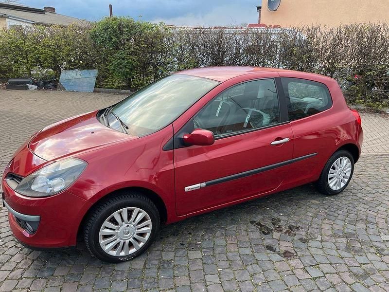 Gebraucht Renault Clio II 75 PS (55 kW) 2009 Rot Limousine