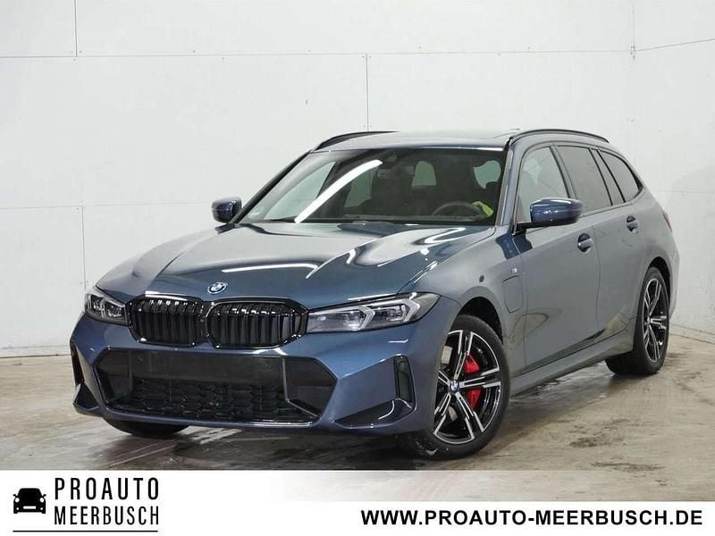 Arctic race blue Gebraucht 2025 BMW 330e M Sport Kombi | 46.379 € (Fairer Preis) - Bild 1/4