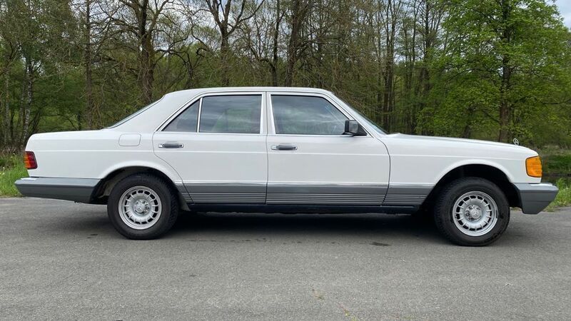 Weiß Gebraucht 1981 Mercedes S300 Limousine | 9.999 € - Bild 1/4