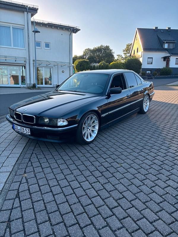 Schwarz Gebraucht 1998 BMW 728 Limousine | 7.999 € (Fairer Preis) - Bild 1/4