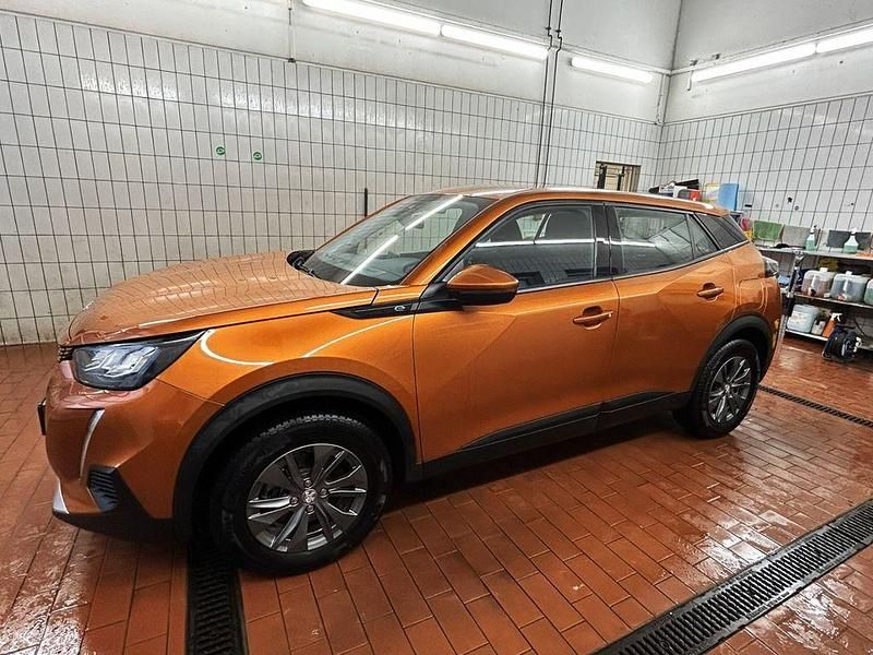 Gebraucht Peugeot e-2008 Active 100 kW (136 PS) 2021 Orange SUV