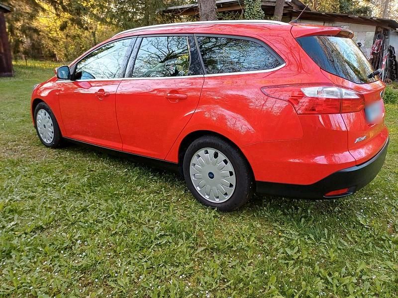 Usata Ford Focus 105 CV (77 kW) 2013 Rosso Station wagon